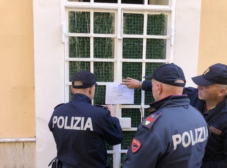 Halloween a Terni: la Polizia chiude un locale che somministrava alcolici a minorenni e poi arresta baby spacciatore