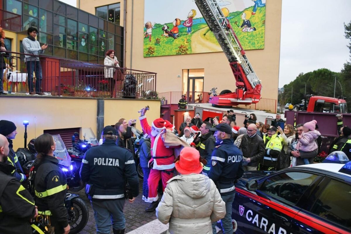 Babbo Natale arriva dalla finestra per i bambini di oncoematologia pediatrica ricoverati a Perugia