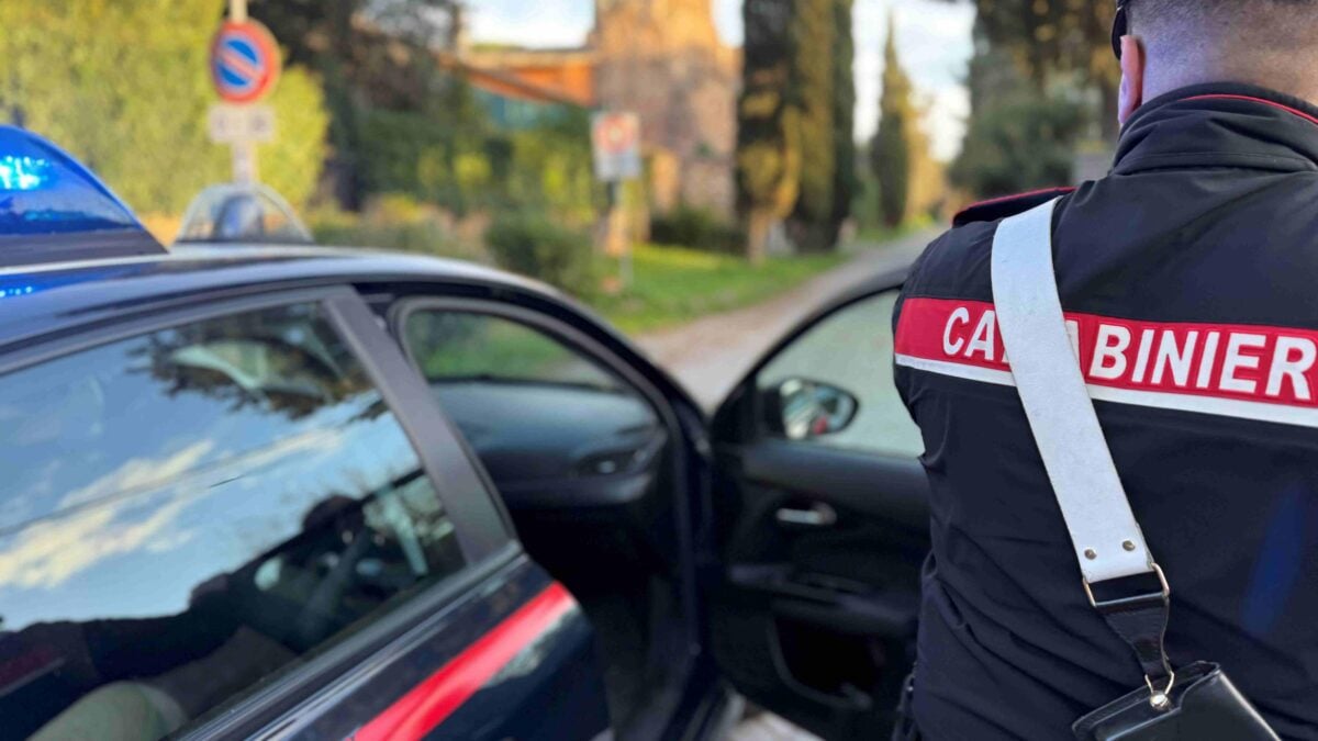 Terrore a Perugia: anziana scippata in centro con un telo sulla testa. È emergenza sicurezza