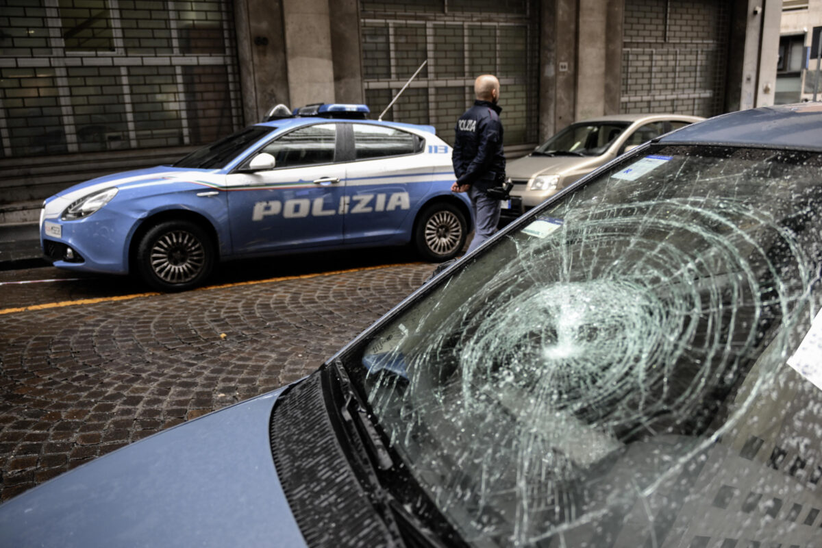 Ondata di vandalismi a Gubbio: danneggiati auto e furgoni. Rubati pochi euro