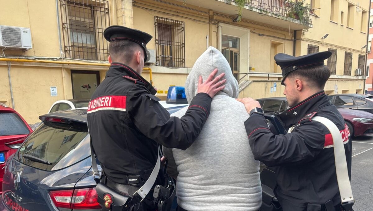 Arresto a Città di Castello: algerino armato di coltello aggredisce Carabinieri