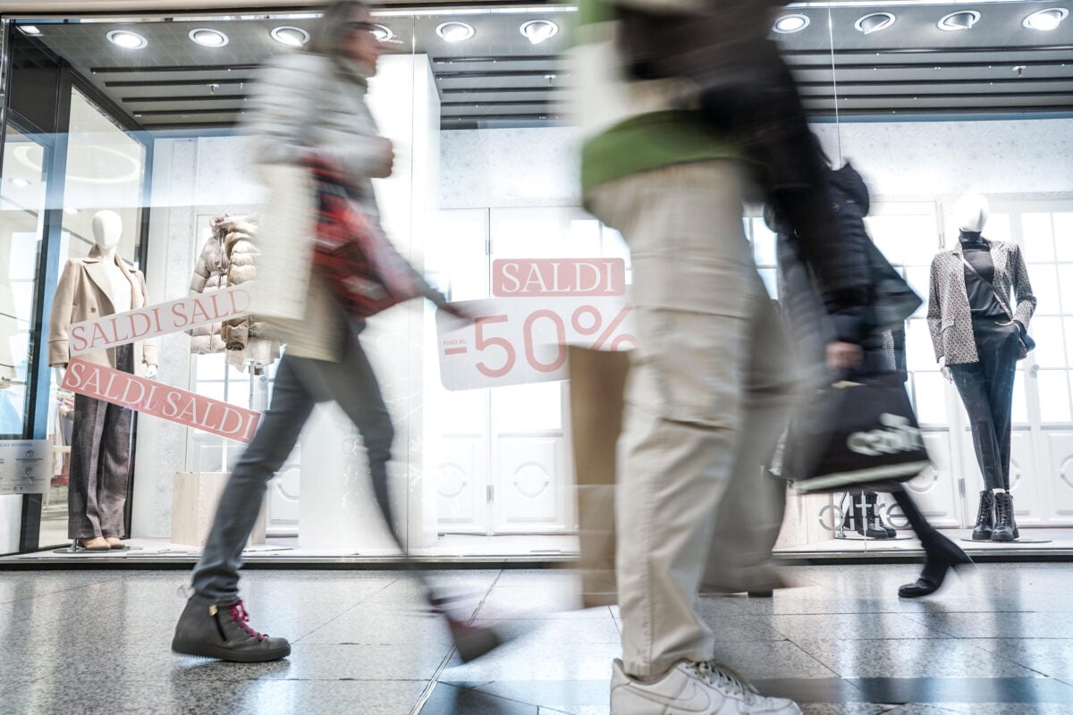 Sabato iniziano i saldi invernali: ecco i prodotti più cercati