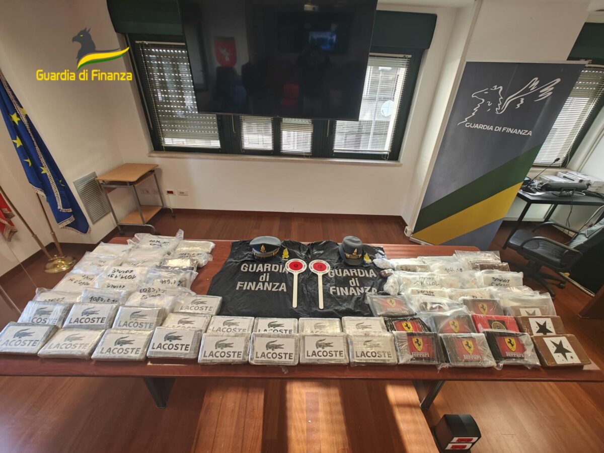 Maxi sequestro di cocaina, 65 kg bloccati dalla Gdf di Perugia per un valore di oltre 6 milioni di euro