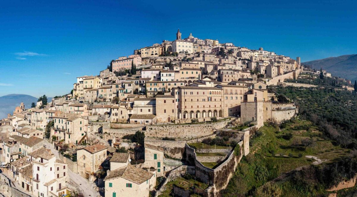 L'Umbria alla Bit 2025: tra borghi, gusto e cammini spirituali, la regione si fa spettacolo